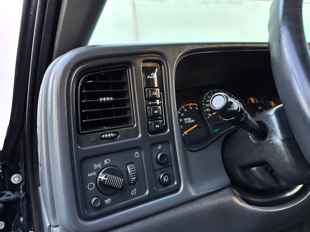 Used 2005 GMC Sierra 3500 SLT image 17