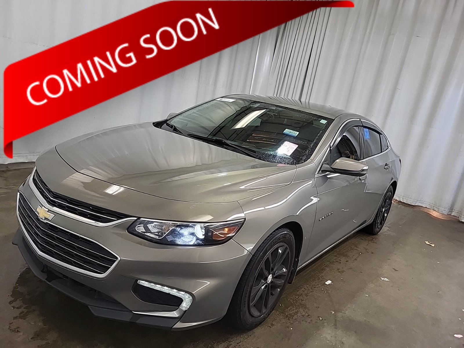 Used 2017 Chevrolet Malibu LT FWD image 1