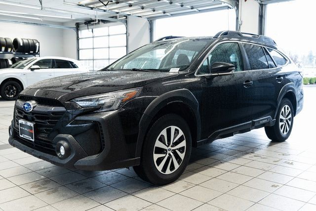 Used 2023 Subaru Outback Premium image 3