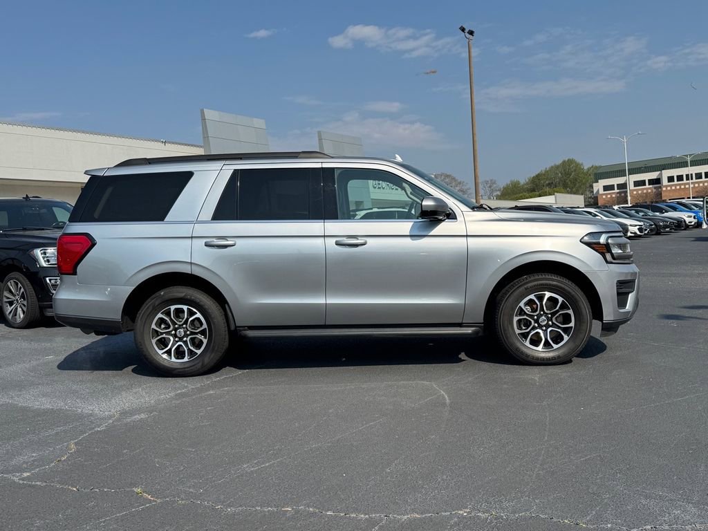Used 2024 Ford Expedition XLT image 3