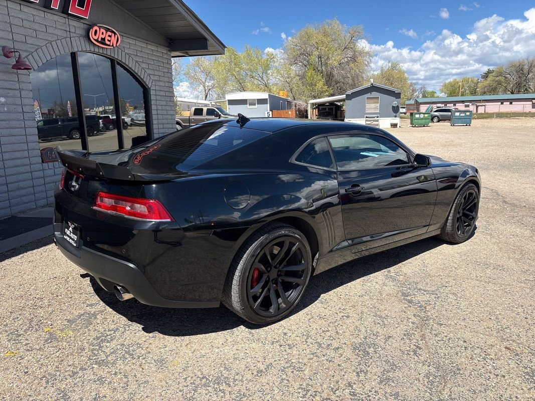 Used 2015 Chevrolet Camaro SS w/ SS Performance Package RWD image 3