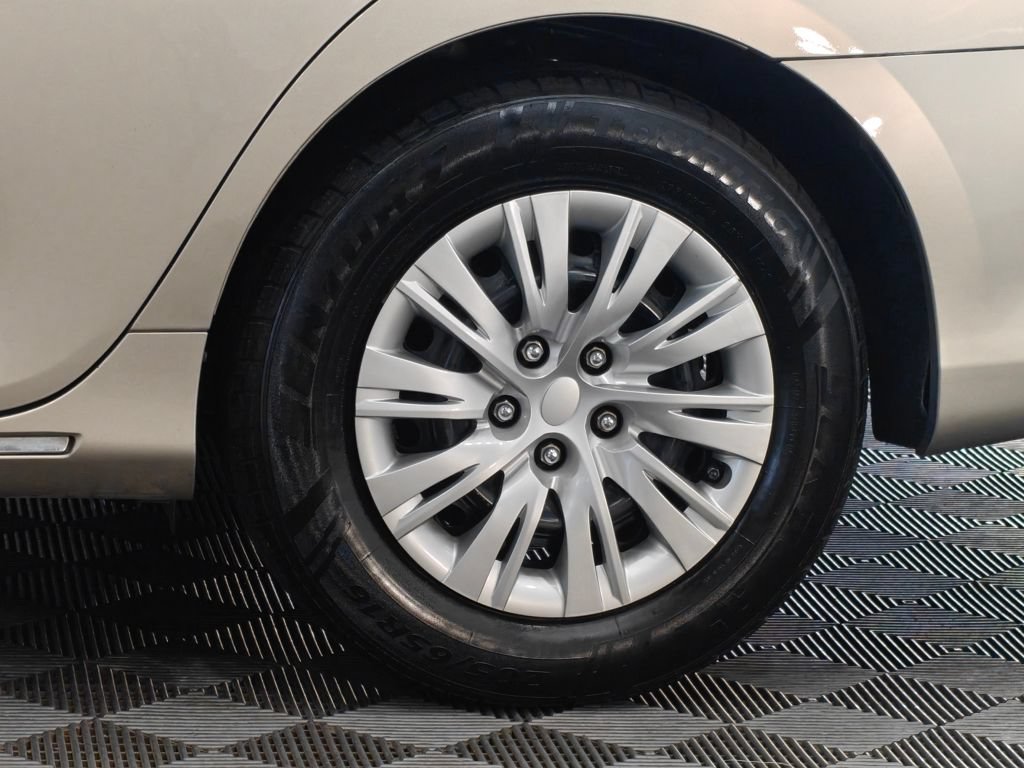 Used 2014 Toyota Camry LE FWD image 35