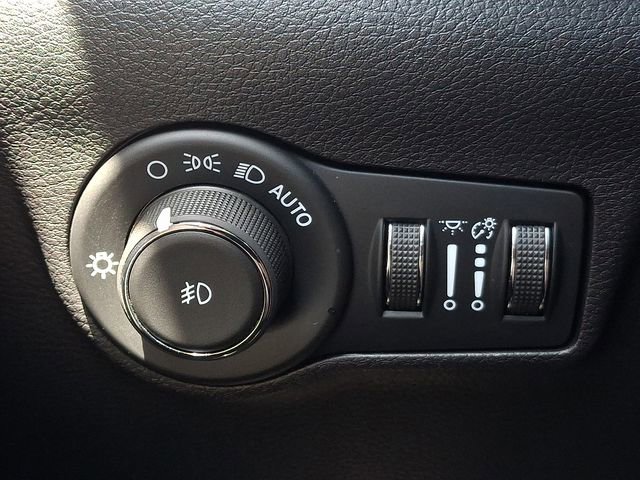 Used 2025 Jeep Compass Limited AWD/4WD image 25
