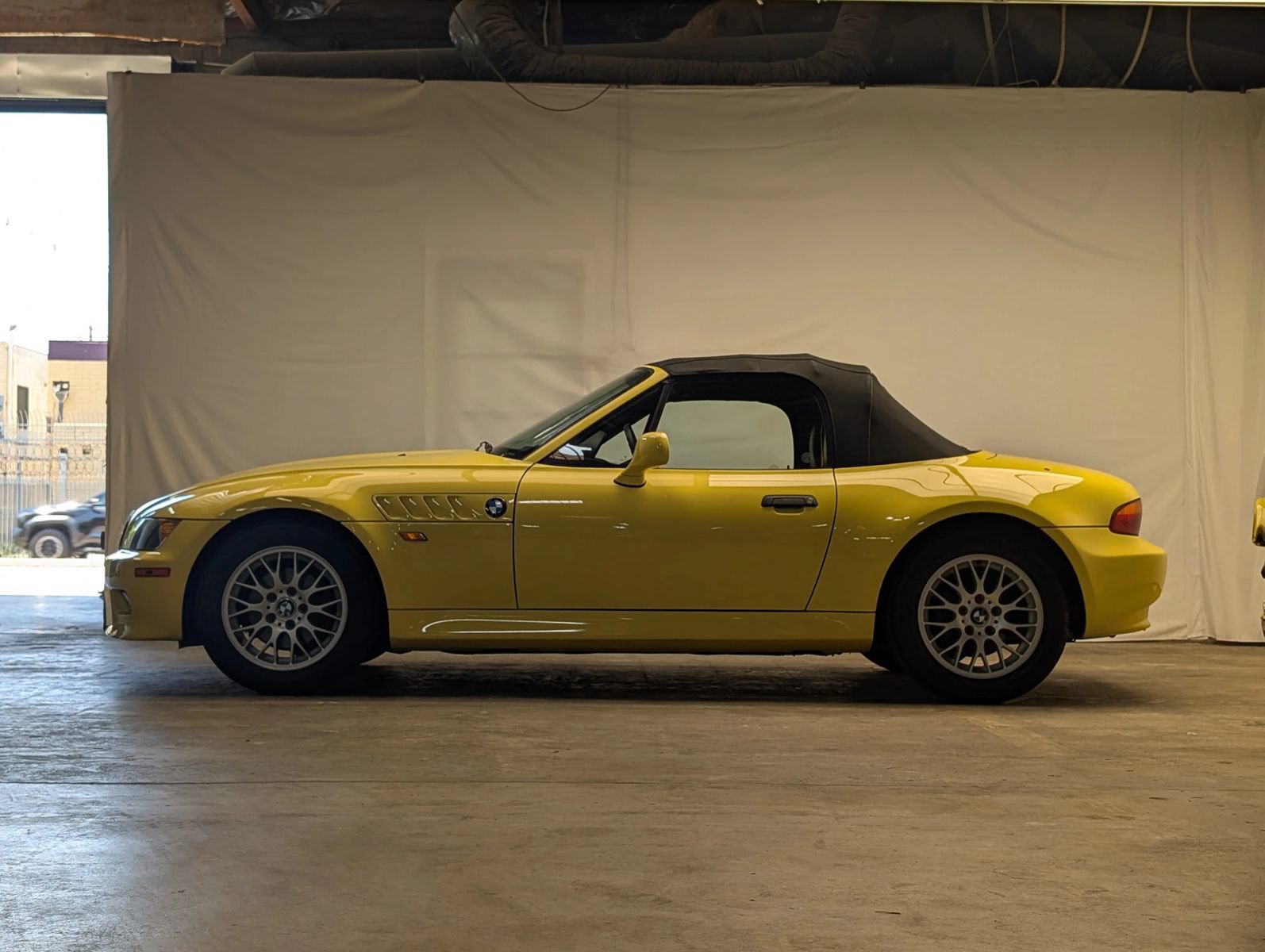 Used 1998 BMW Z3 2.8 RWD image 4