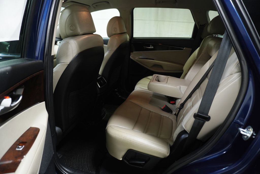 Used 2017 Kia Sorento FWD w/ LX Convenience Package image 9