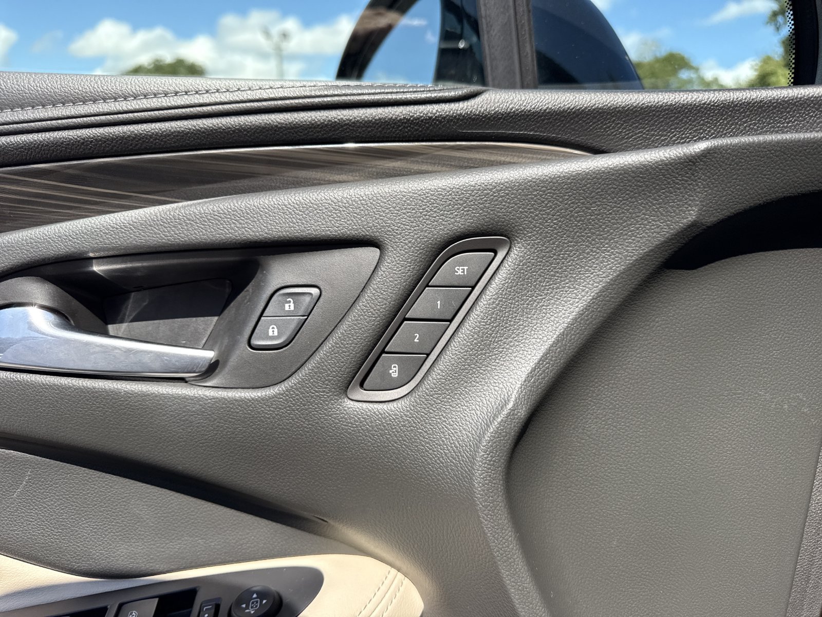 Used 2020 Buick Envision Premium w/ Driver Confidence Package AWD/4WD image 20