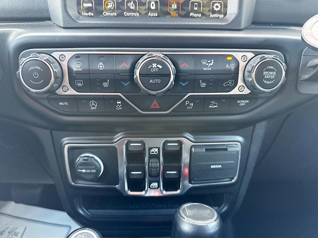 Used 2022 Jeep Wrangler Unlimited Sahara w/ LED Lighting Group AWD/4WD image 17