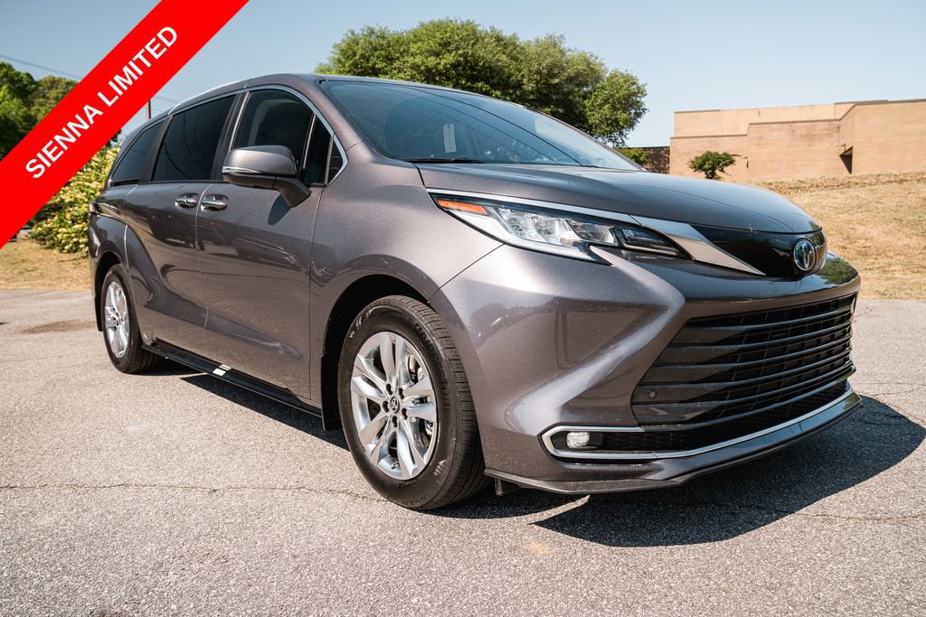 Certified 2023 Toyota Sienna Limited FWD image 10