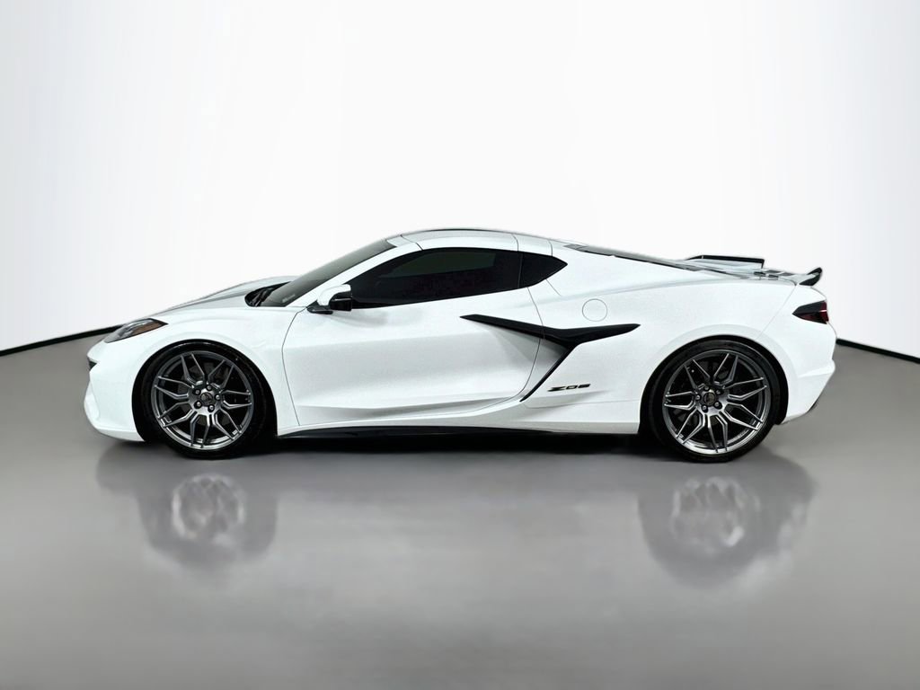 Used 2023 Chevrolet Corvette Z06 w/ Stealth Interior Trim Package RWD image 8