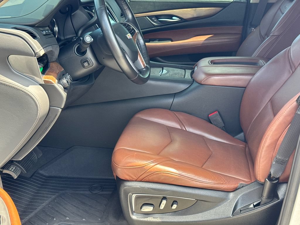 Used 2020 Cadillac Escalade ESV Luxury AWD/4WD image 11