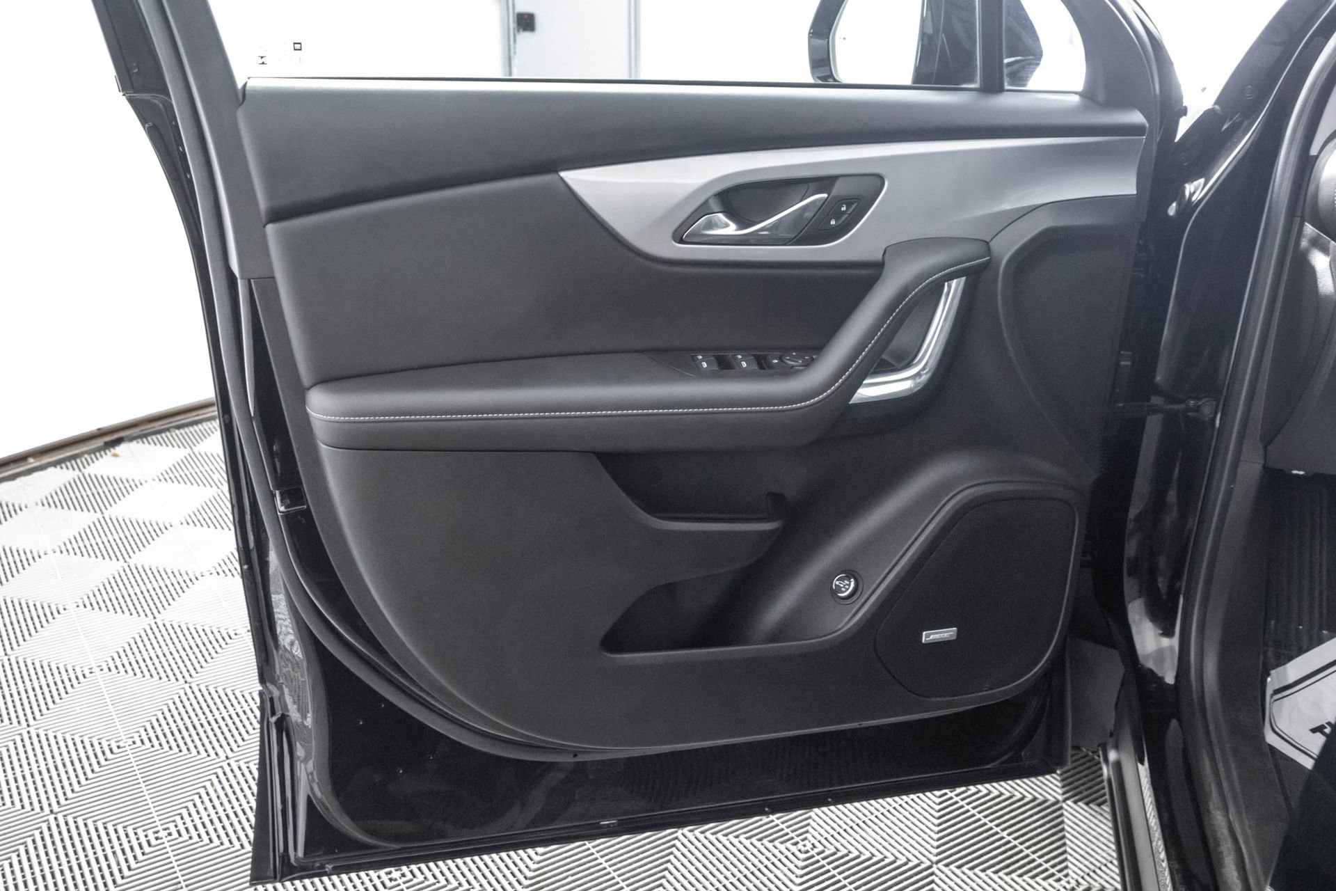 Certified 2023 Chevrolet Blazer LT w/ Sound & Technology Package FWD image 38