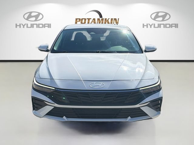 Certified 2024 Hyundai Elantra SE FWD image 2