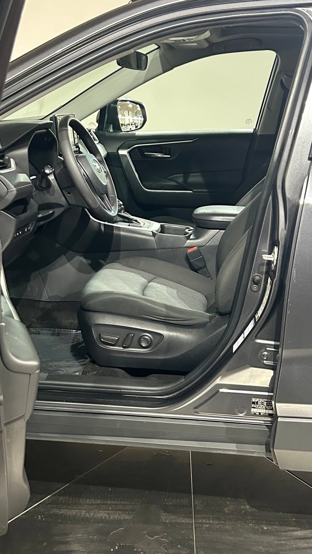 Used 2022 Toyota RAV4 XLE w/ Convenience Package AWD/4WD image 38