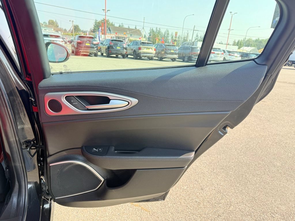 Used 2022 Alfa Romeo Giulia Veloce RWD image 28