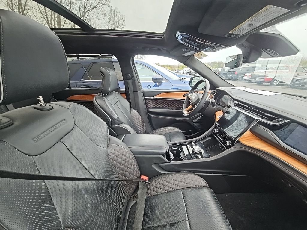 Used 2023 Jeep Grand Cherokee L Summit AWD/4WD image 4