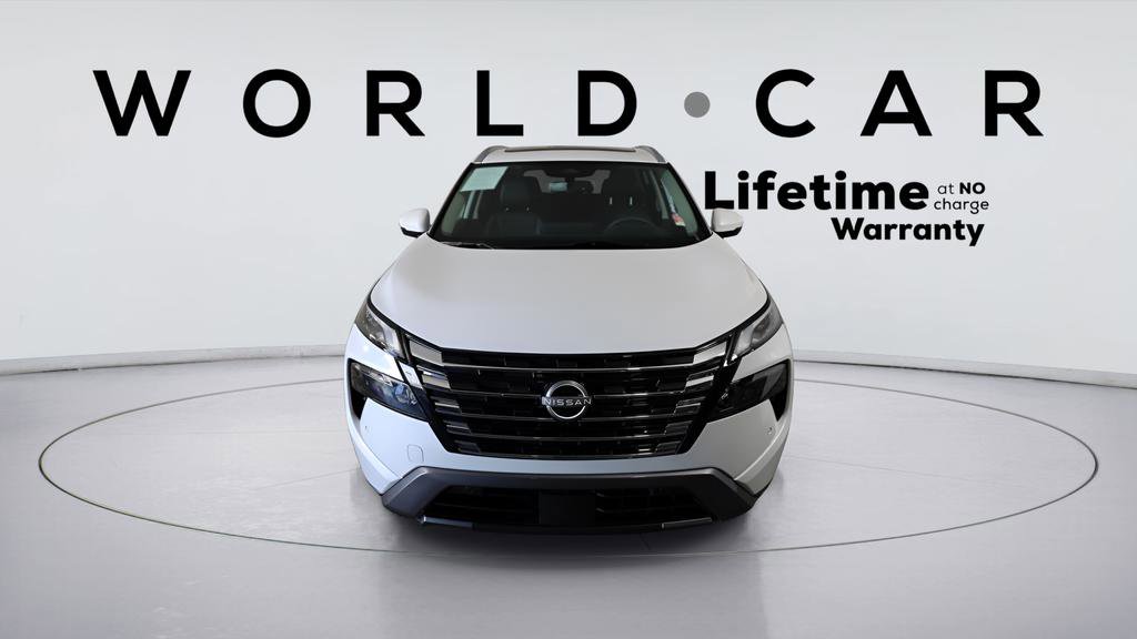 Used 2024 Nissan Rogue SL w/ SL Premium Package image 2