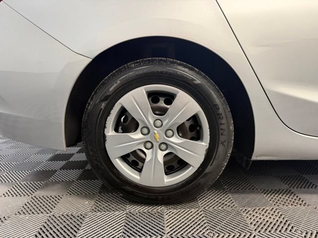 Used 2017 Chevrolet Cruze LS FWD image 30
