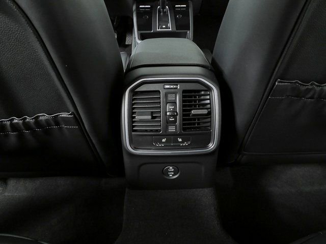 New 2026 Porsche Macan image 21