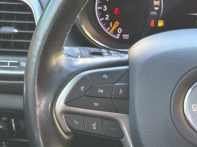 Used 2019 Jeep Grand Cherokee Laredo AWD/4WD image 10