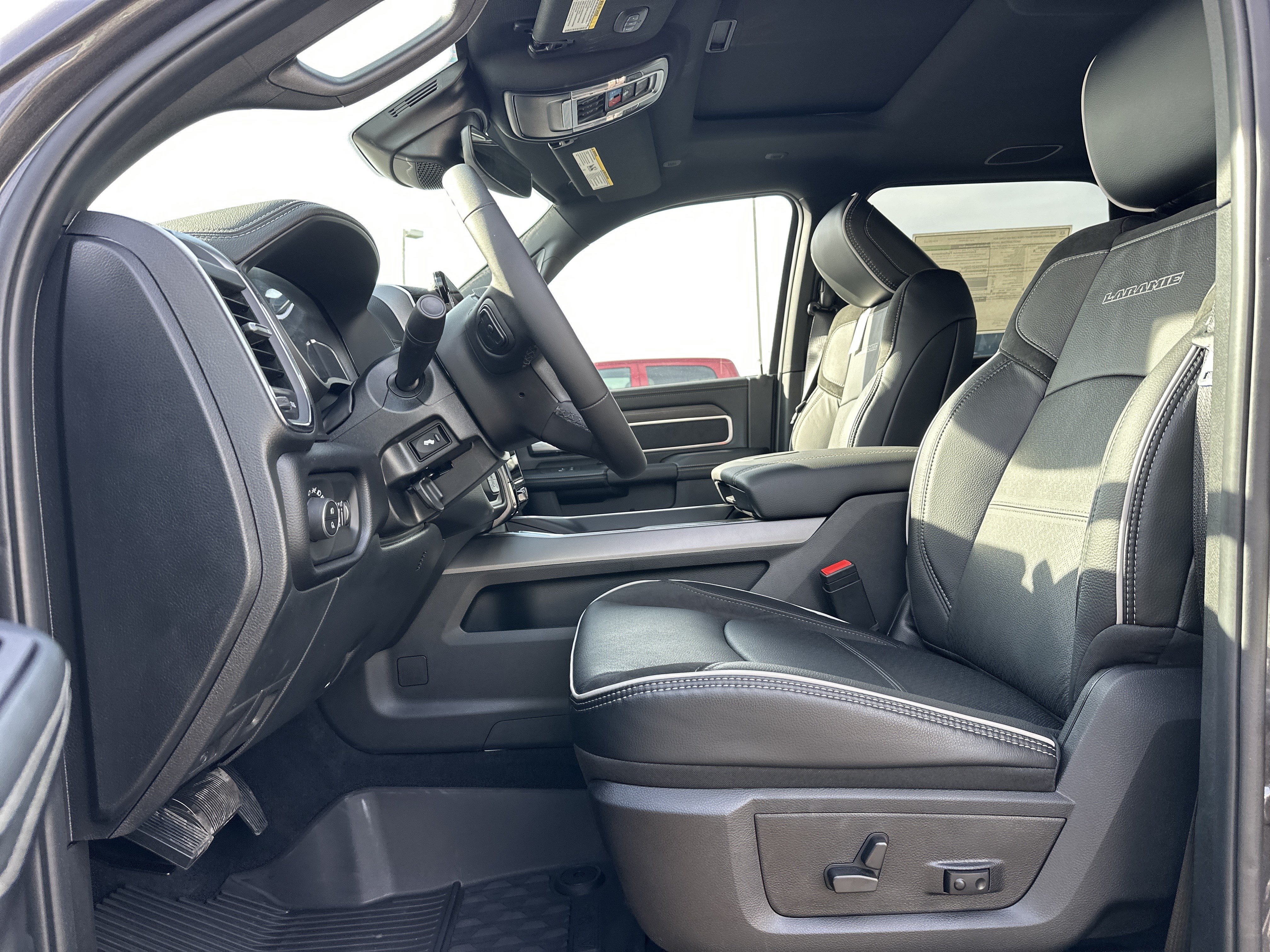 New 2026 RAM 3500 Laramie AWD/4WD image 10