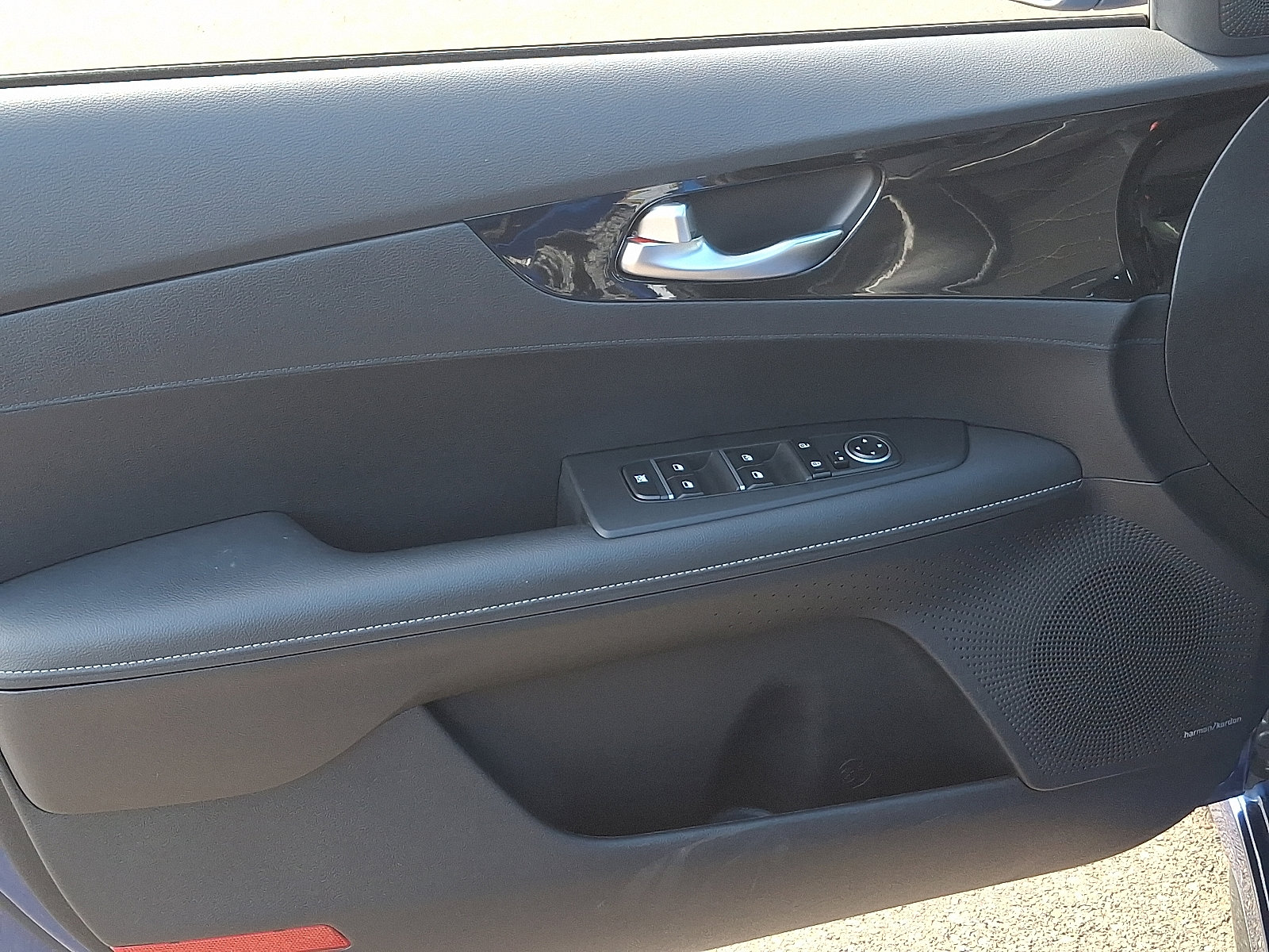 Used 2024 Kia Forte GT-Line w/ GT-Line Premium Package image 12