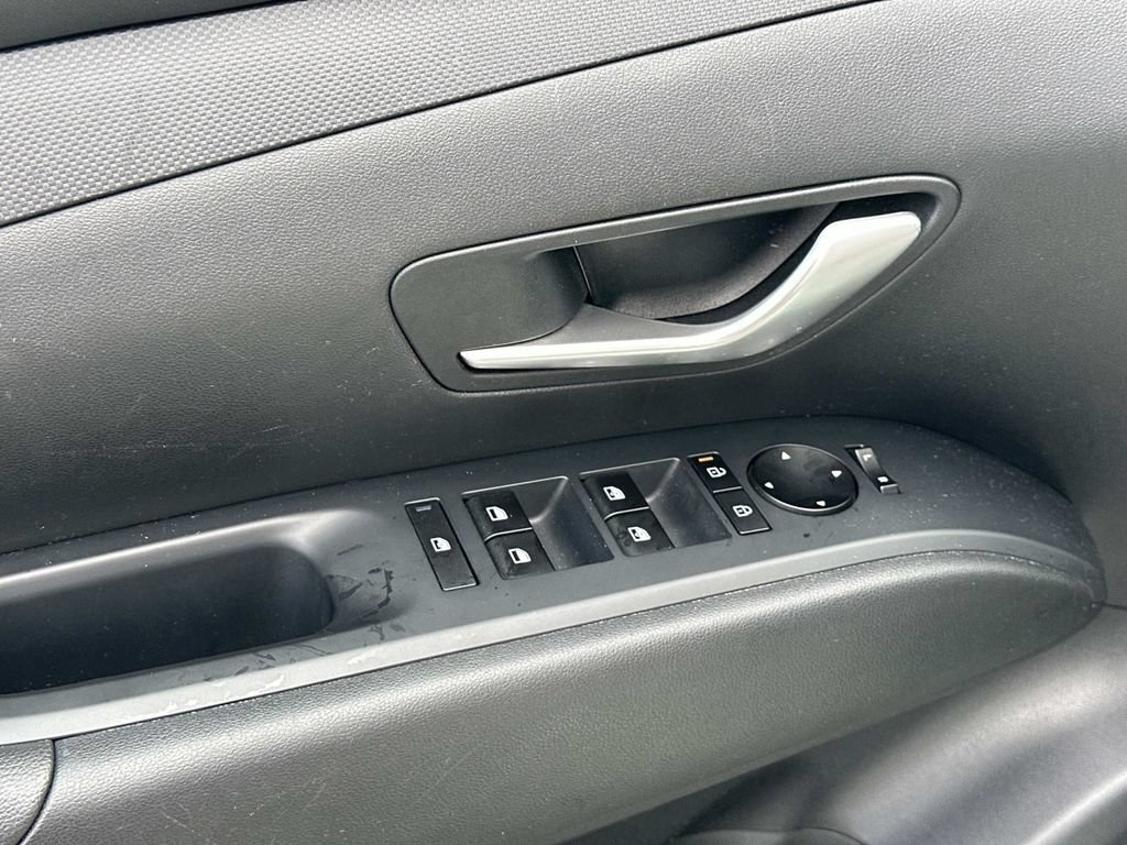 Used 2025 Hyundai Tucson SEL FWD image 16