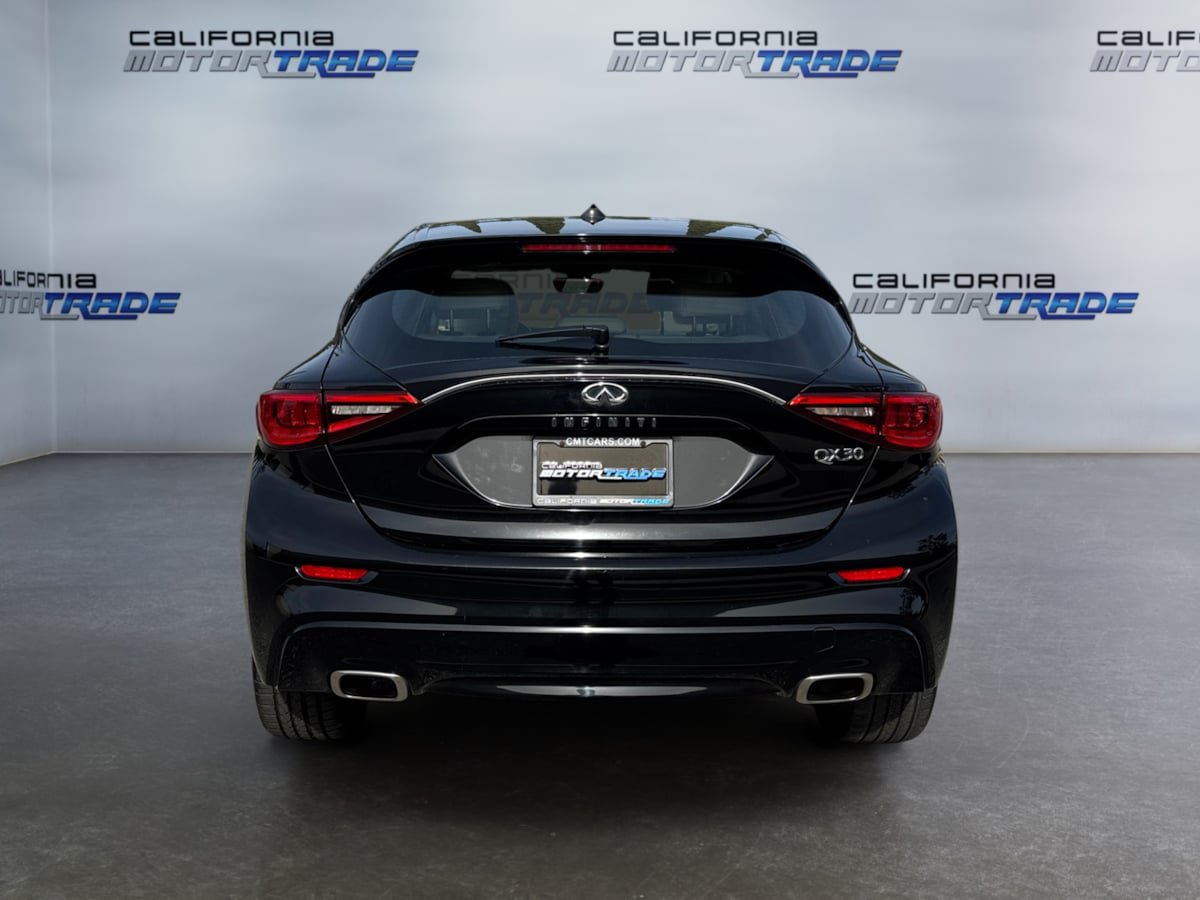 Used 2018 INFINITI QX30 w/ Cargo Package FWD image 6