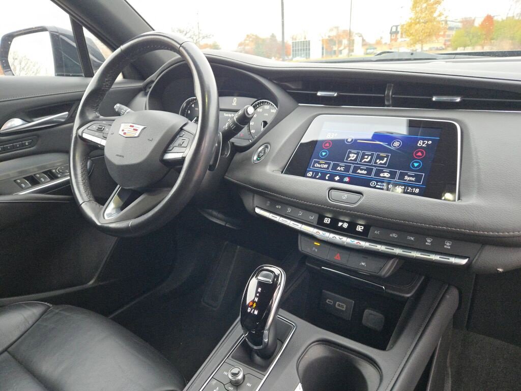 Used 2023 Cadillac XT4 Premium Luxury image 9