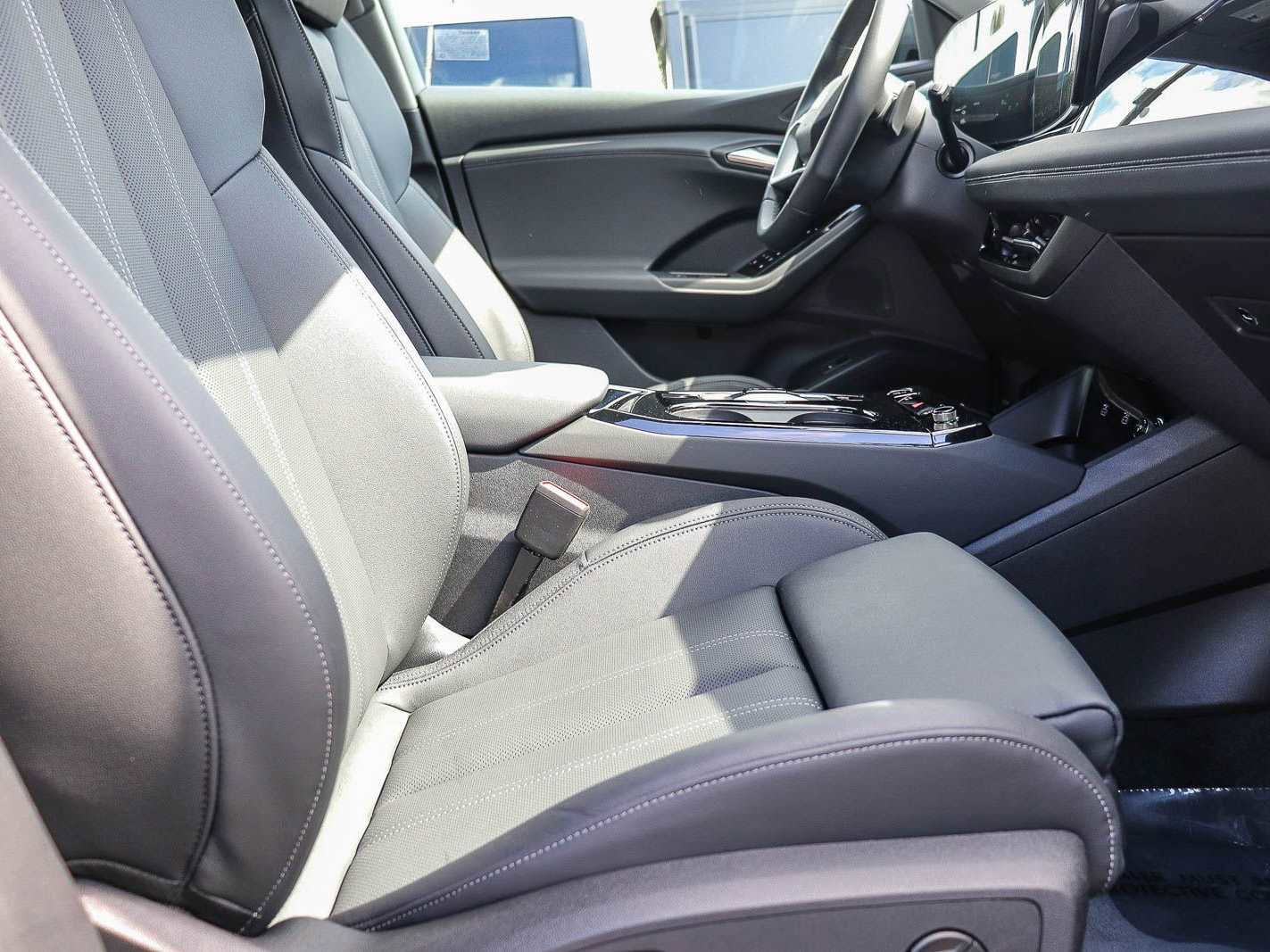 Used 2025 Audi Q6 e-tron Premium Plus w/ Premium Plus AWD/4WD image 17
