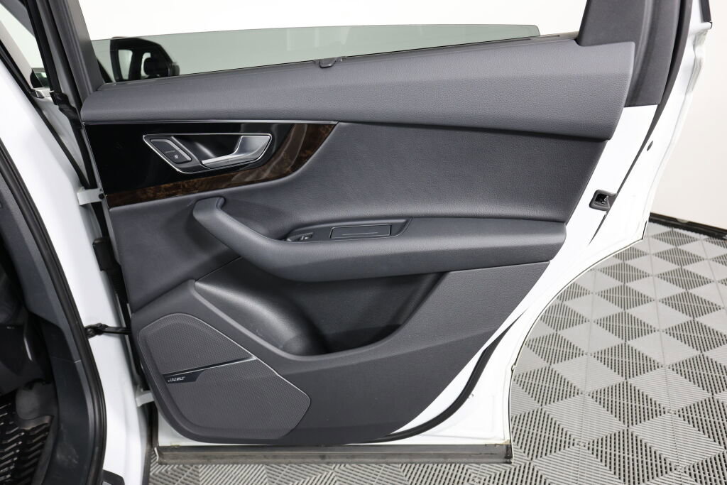 Used 2018 Audi Q7 3.0T Prestige w/ Prestige Package image 23