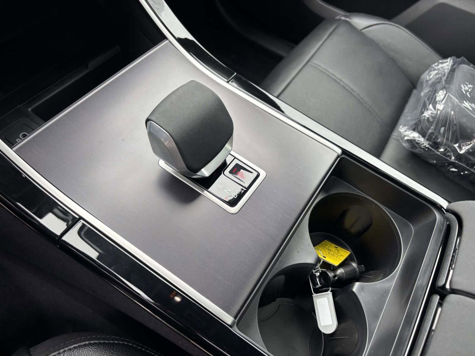 New 2026 Land Rover Range Rover Velar Dynamic SE image 18