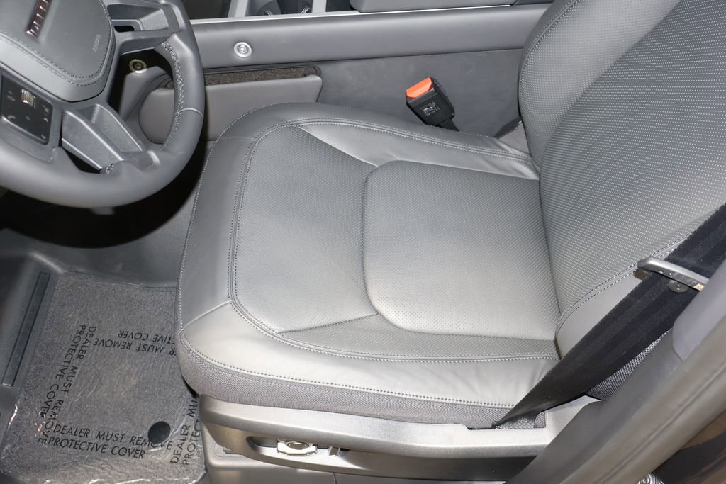 Used 2025 Land Rover Defender 130 V8 image 29