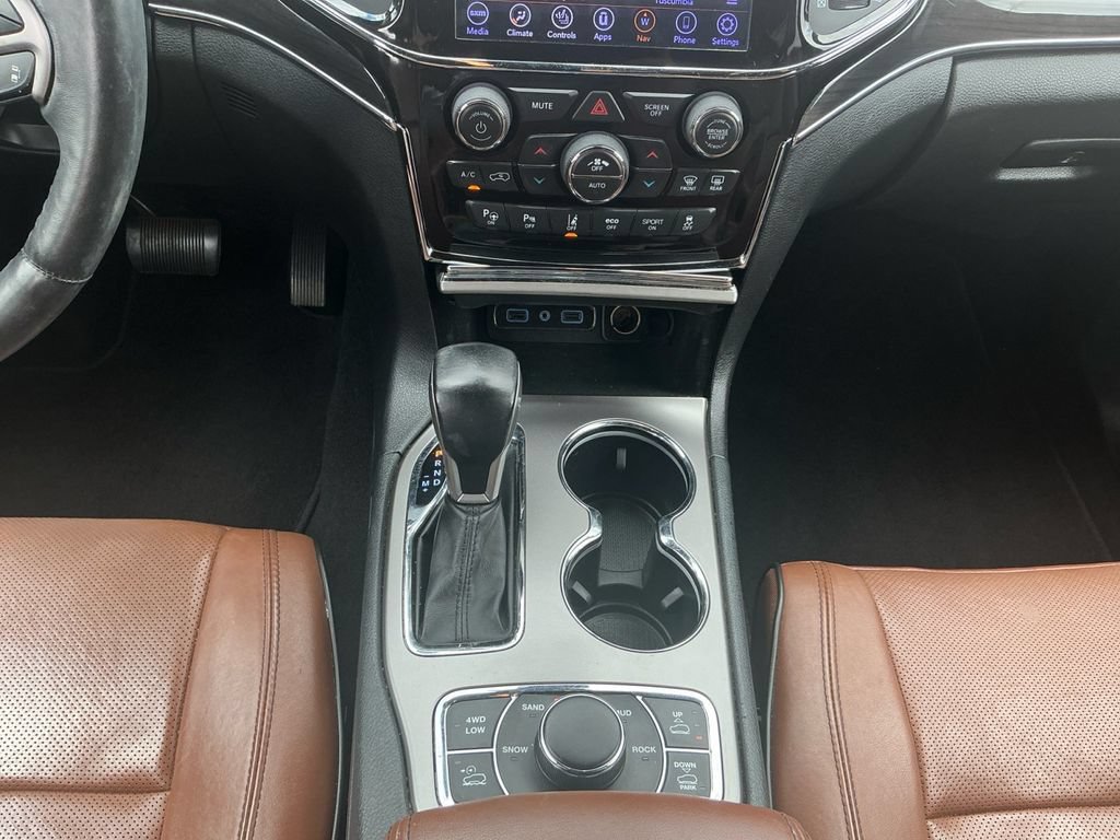 Used 2020 Jeep Grand Cherokee Overland AWD/4WD image 20