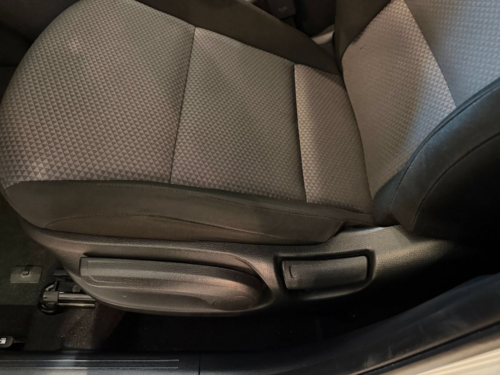 Used 2025 Kia Soul LX w/ LX Technology Package FWD image 22