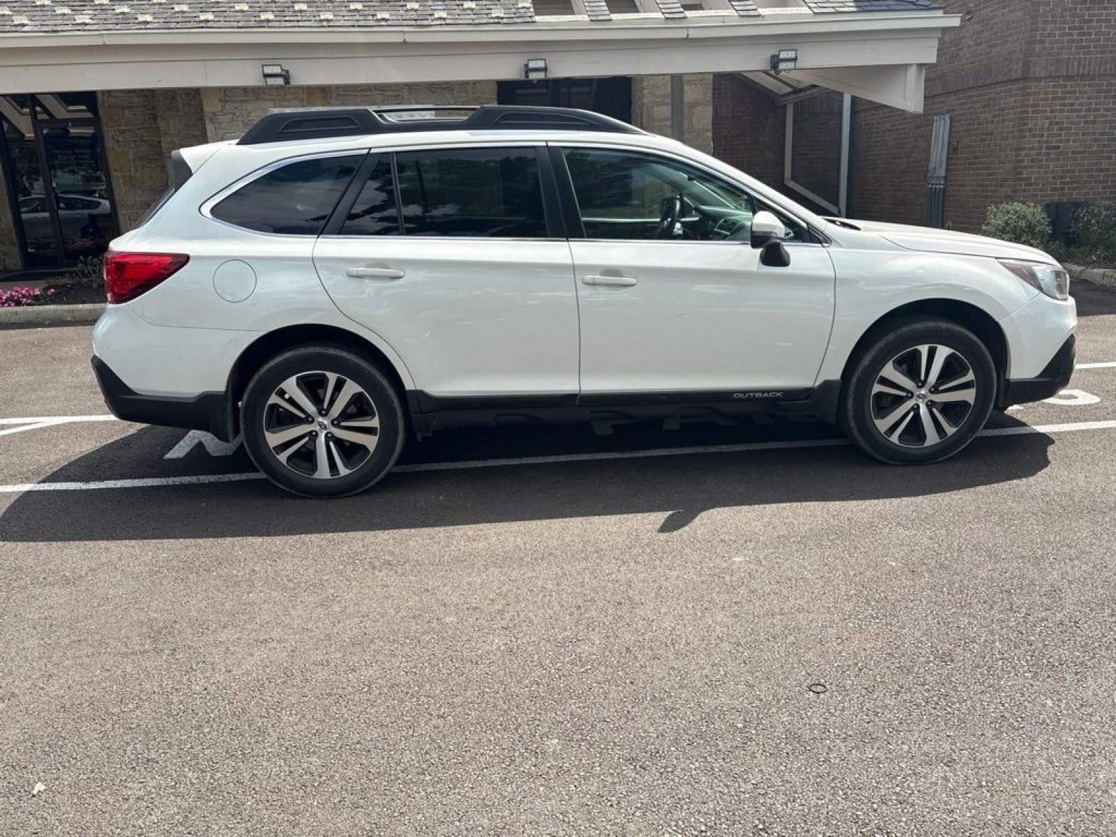 Used 2019 Subaru Outback 2.5i Limited w/ Popular Package #2 AWD/4WD image 6