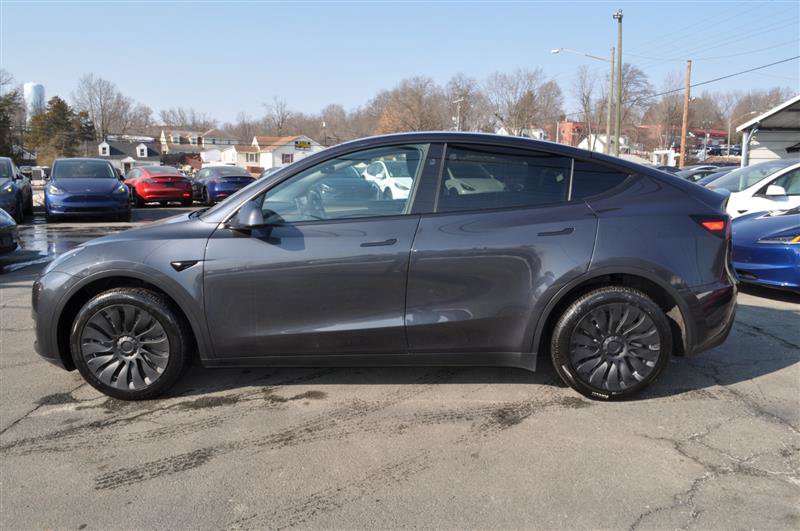 Used 2024 Tesla Model Y Long Range AWD/4WD image 2