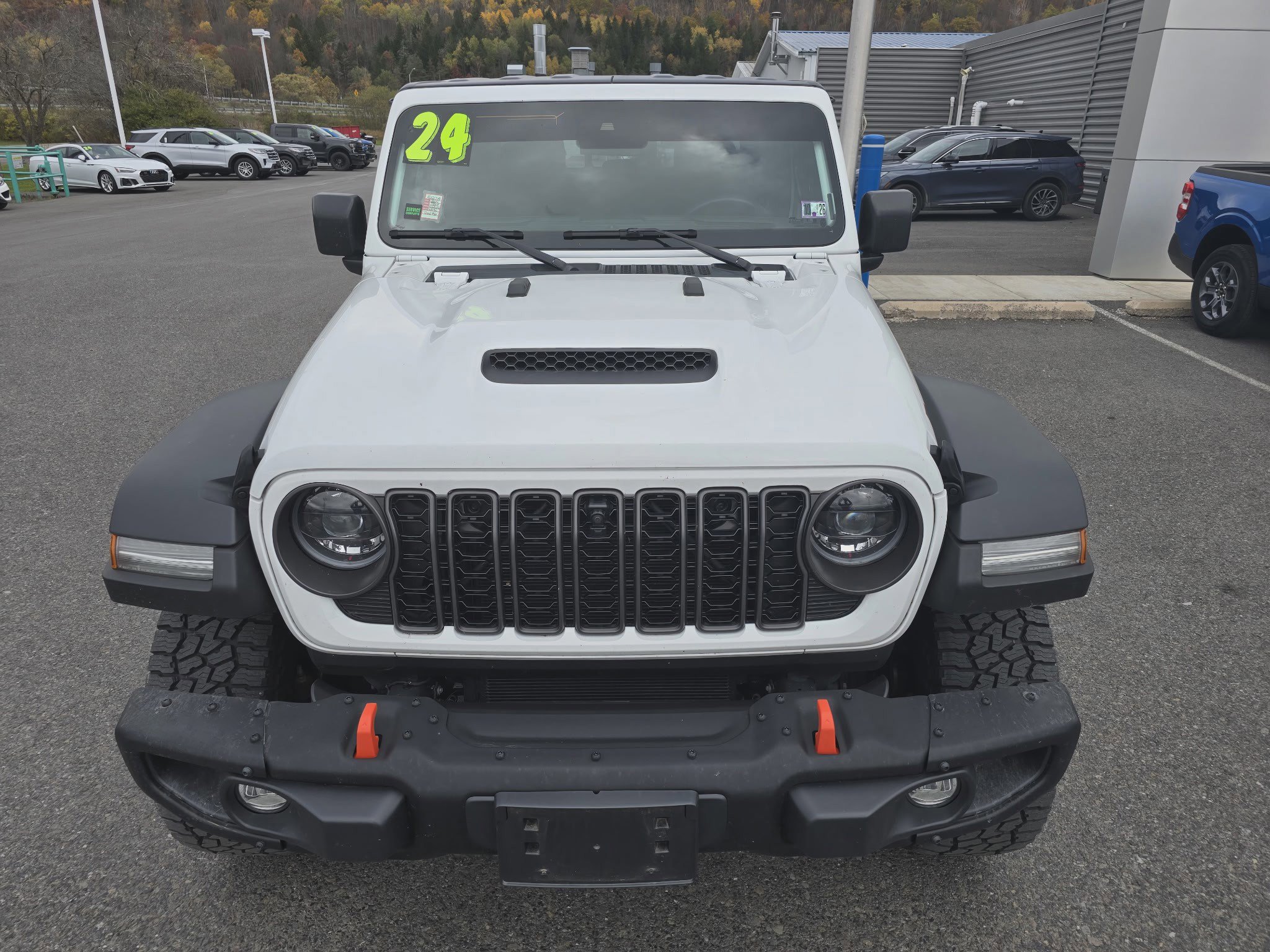 Used 2024 Jeep Gladiator Mojave w/ Technology Group image 9