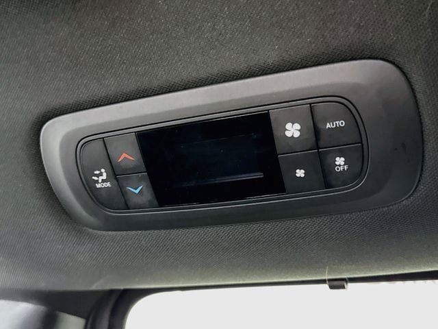 Used 2025 Chrysler Pacifica Select FWD image 24