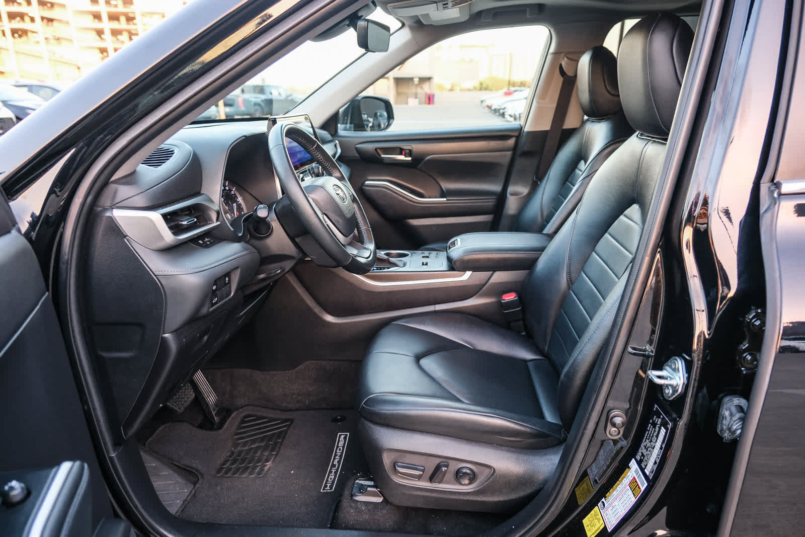Used 2024 Toyota Highlander XLE FWD image 20