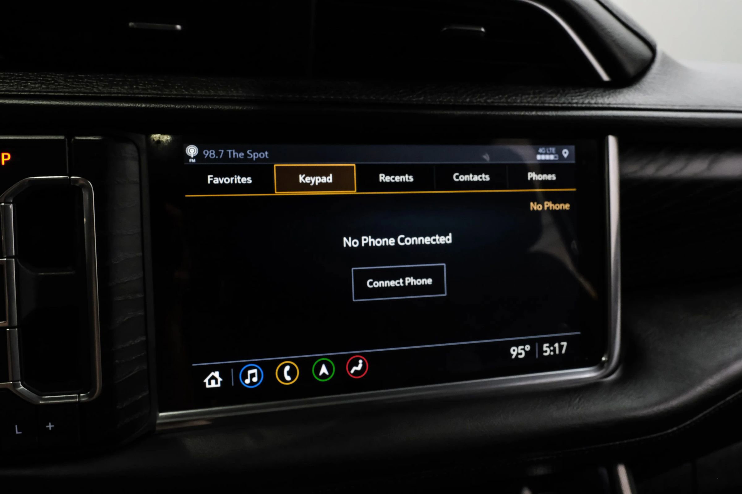 Used 2021 GMC Yukon Denali w/ Denali Premium Package image 36