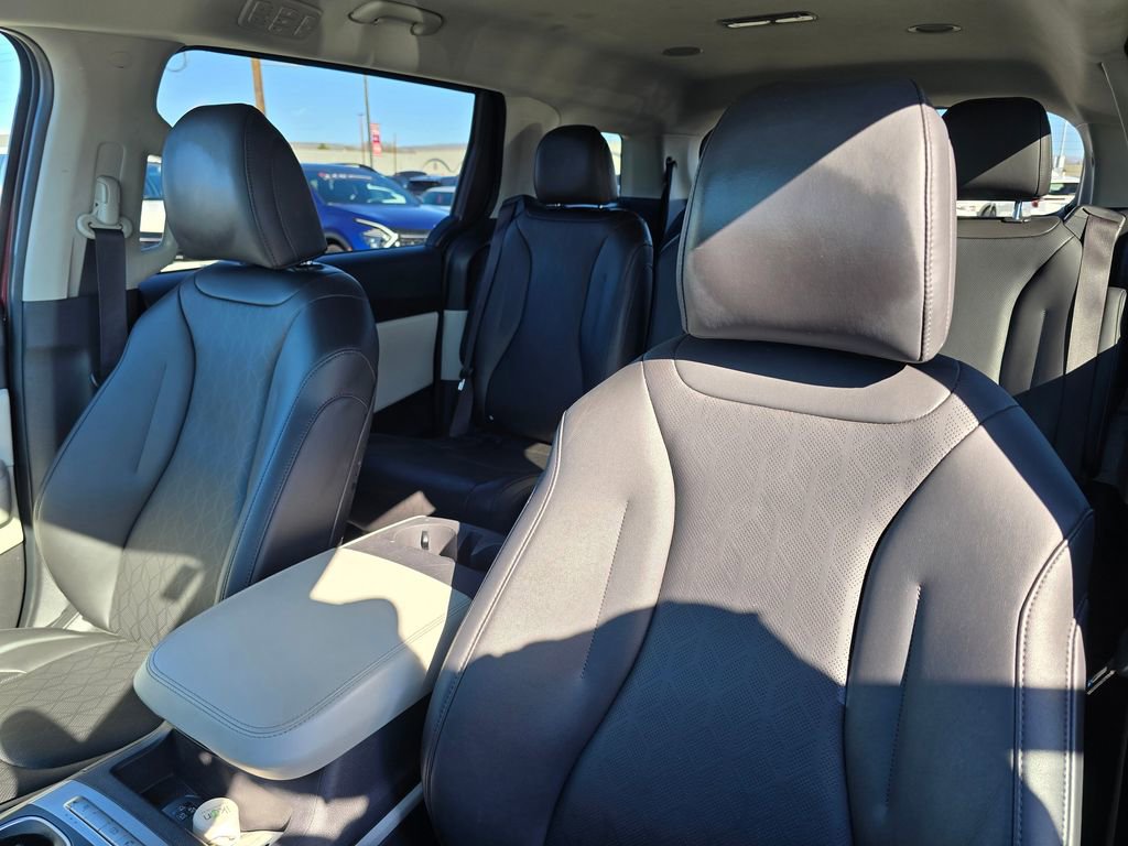 Used 2024 Kia Carnival LX image 23