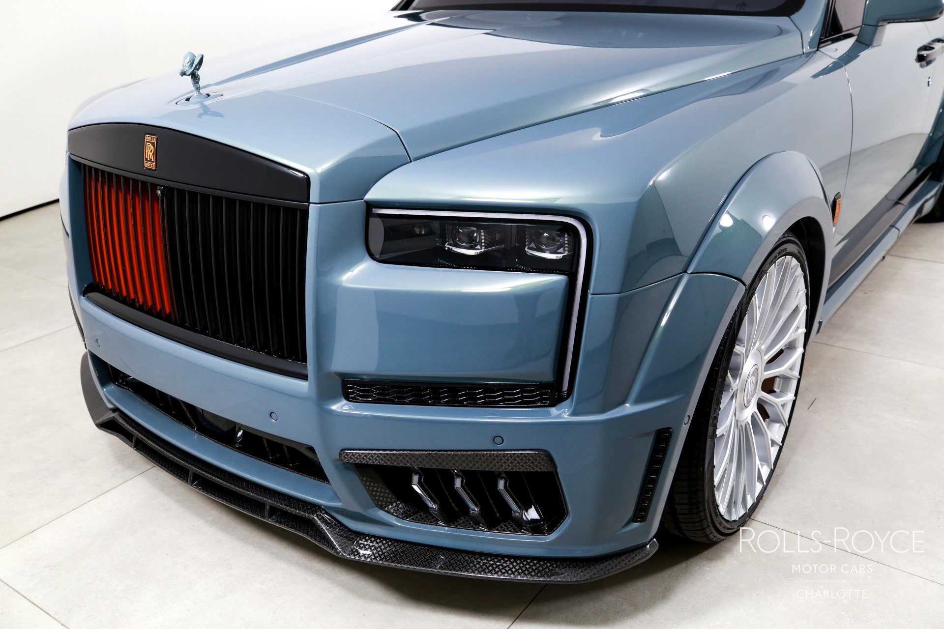 Used 2025 Rolls-Royce Cullinan image 44