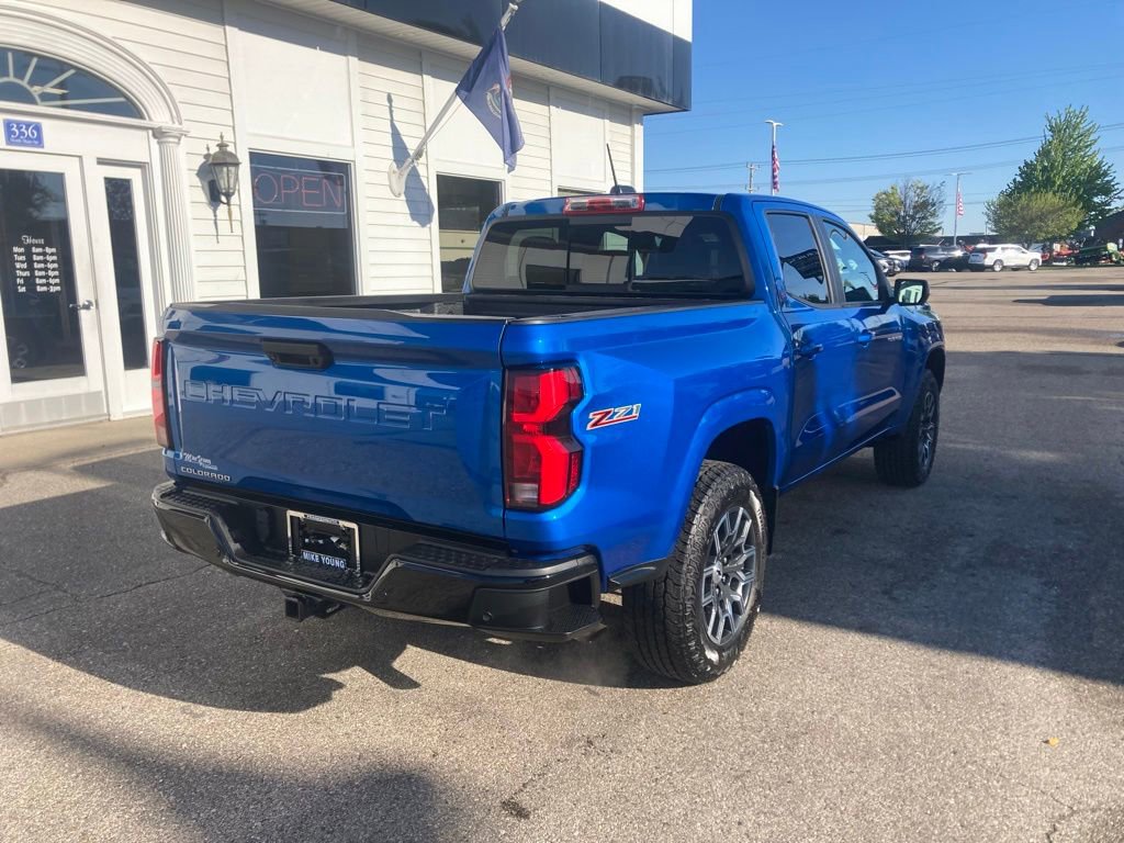 Used 2023 Chevrolet Colorado Z71 w/ Z71 Convenience Package 2 AWD/4WD image 3