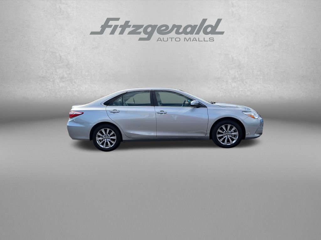 Used 2016 Toyota Camry XLE w/ Moonroof Package FWD image 9