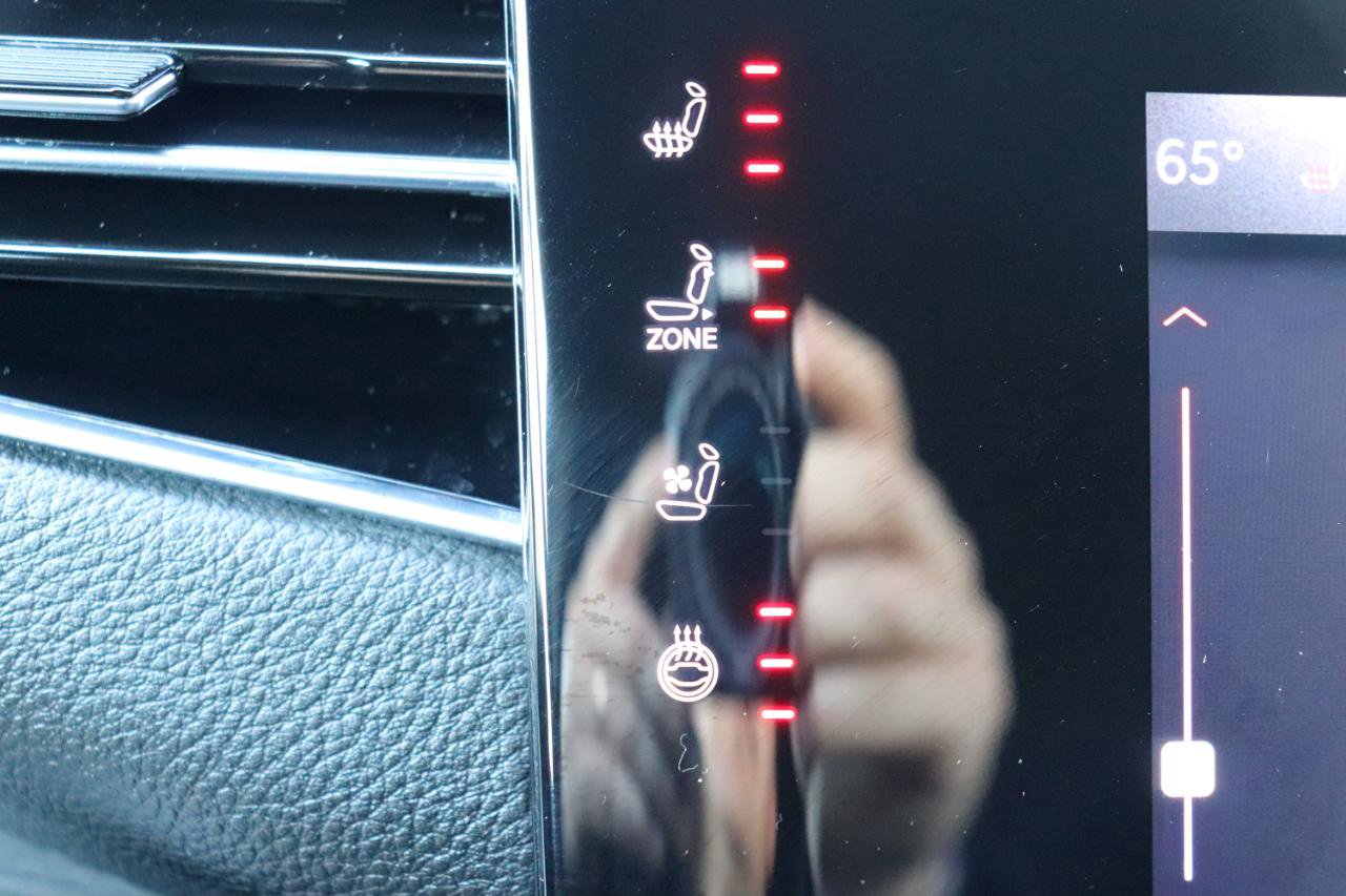 Used 2023 Jeep Wagoneer L Series II image 41