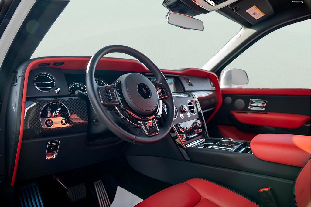 Used 2022 Rolls-Royce Cullinan Black Badge image 24