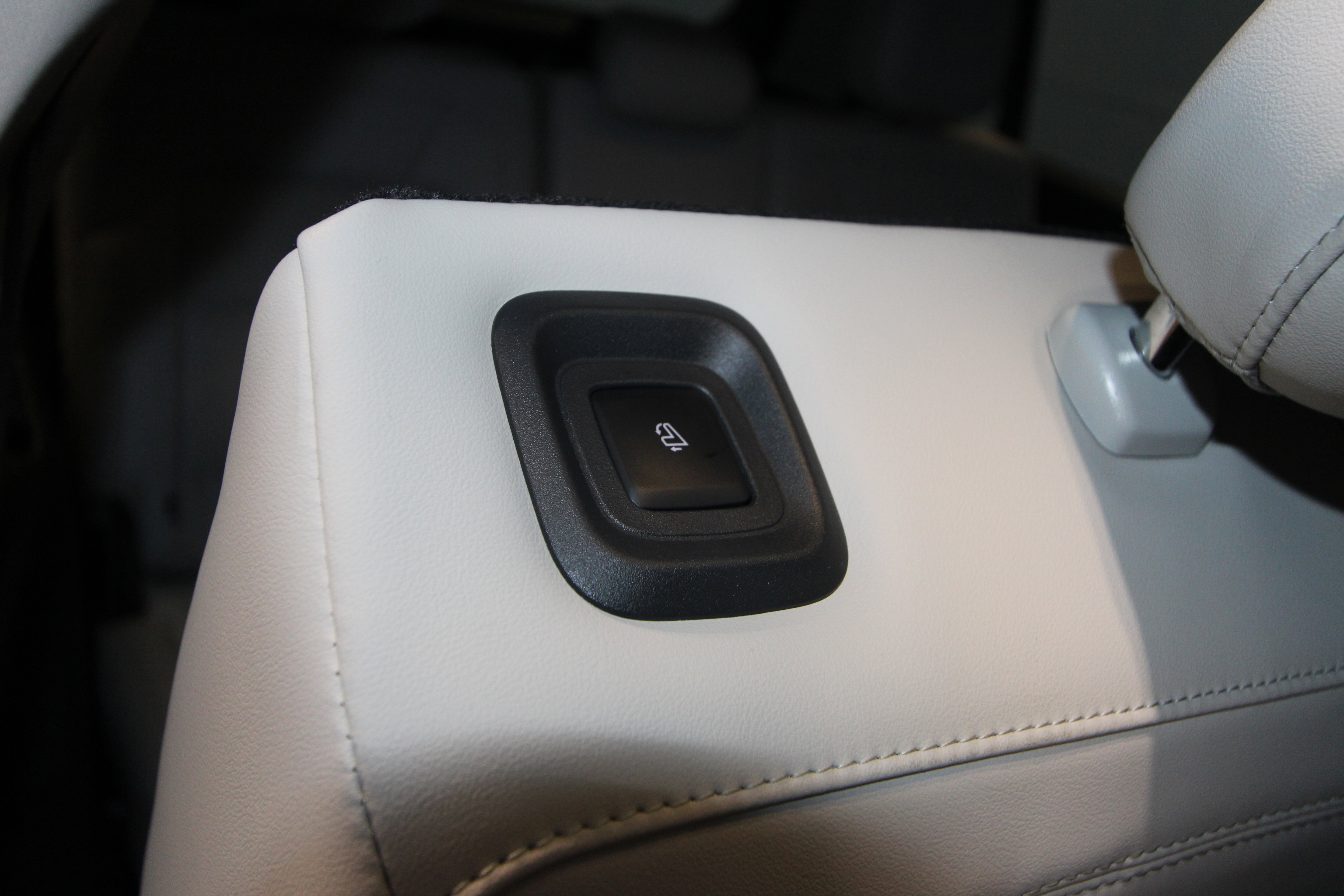 New 2026 Lincoln Navigator L Reserve AWD/4WD image 26