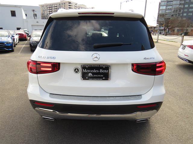 Used 2025 Mercedes-Benz GLB 250 4MATIC image 3