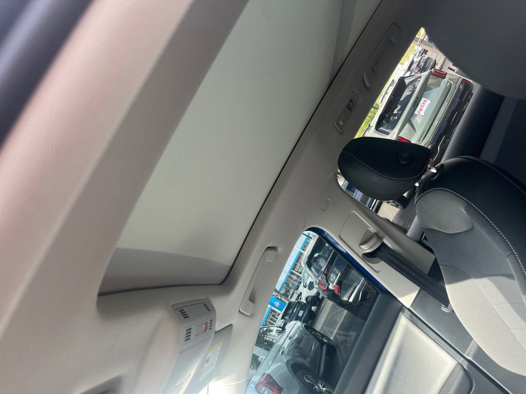 Used 2022 Volkswagen Taos SE image 25