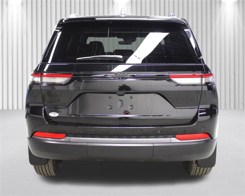 New 2026 Jeep Grand Cherokee Altitude AWD/4WD image 4